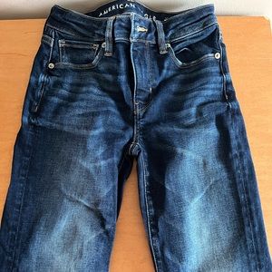 American Eagle skinny jeans. EUC. Size 00. Barely worn.